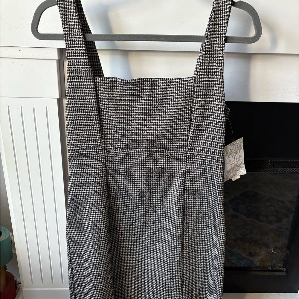 NWT Classic fitted Black and White with gold Houndstooth Dress